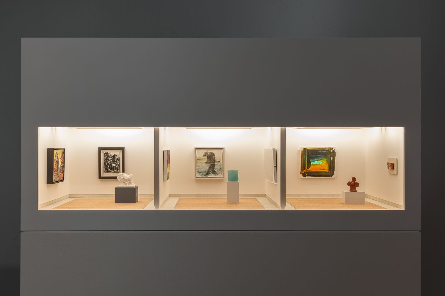 A model art gallery consisting of three rooms with white walls and wooden and stone-look flooring. In each room of paintings and sculptures.