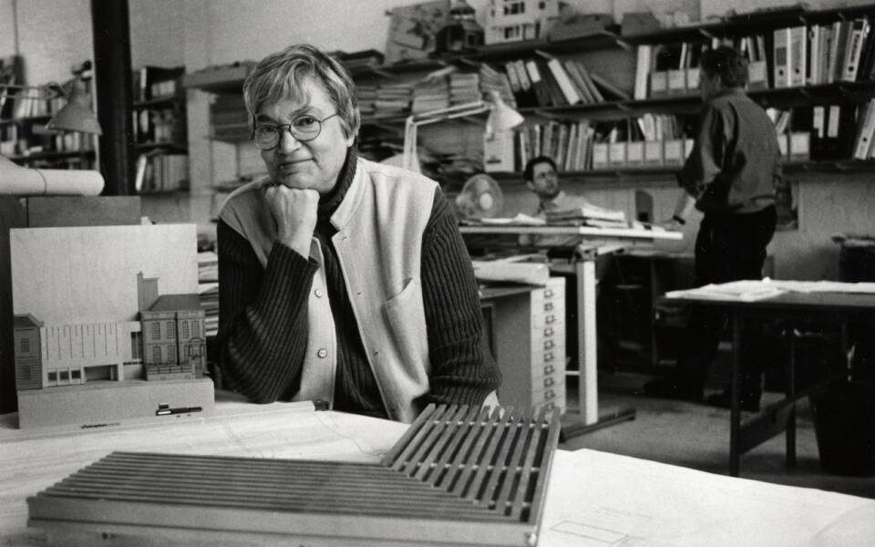 MJ Long in her studio, Photograph Anne-Katrin Purkiss 2006